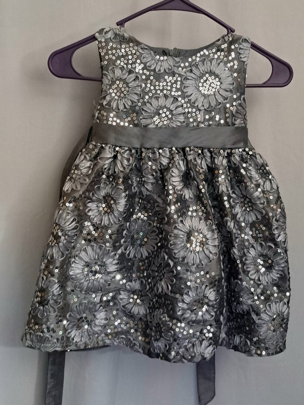 Girl's Gray and Silver Sequin Dress in Size 4T